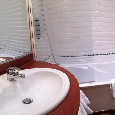 Aux Tamaris - Vue 3* Роскоф